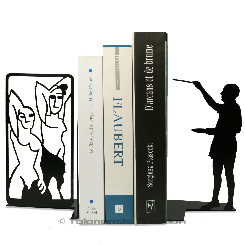 Serre-livres Pablo Picasso devant sa toile Les Demoiselles d'Avignon. Hauteur 19 cm